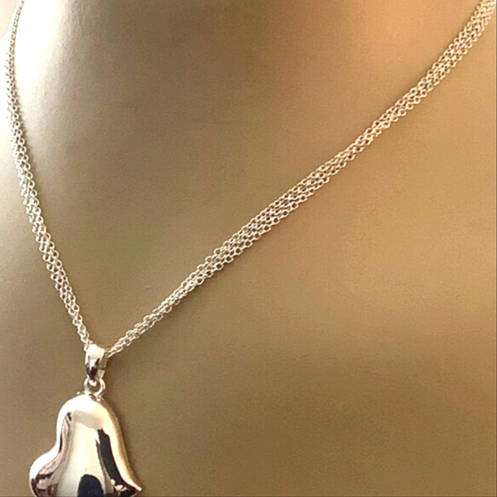VINTAGE AVON LOVING MOMENTS NECKLACE